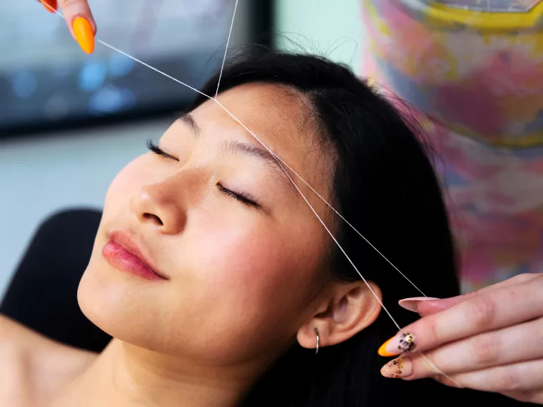 Depilação de rosto na linha egípcia