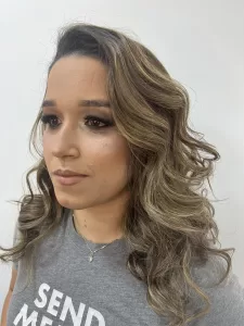 Corte de Cabelo e Maquiagem