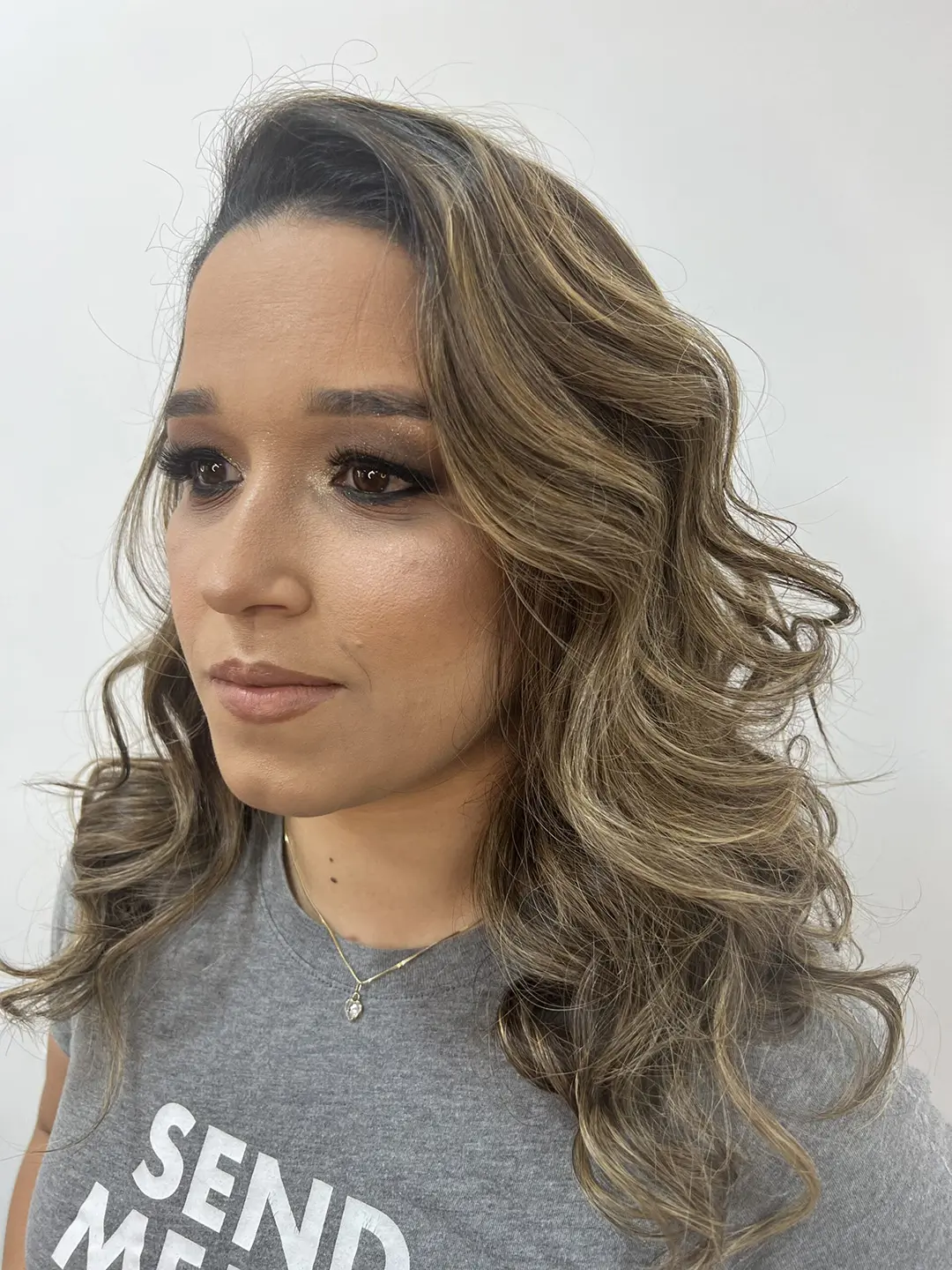 Corte de Cabelo e Maquiagem