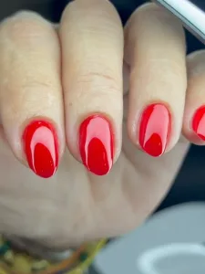 manicure-russa-esmaltacao-gel-vermelha-asa-norte-authentic-studio